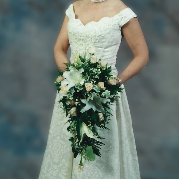 Jessica McClintock Ivory Wedding Dress - Picture 3 of 9